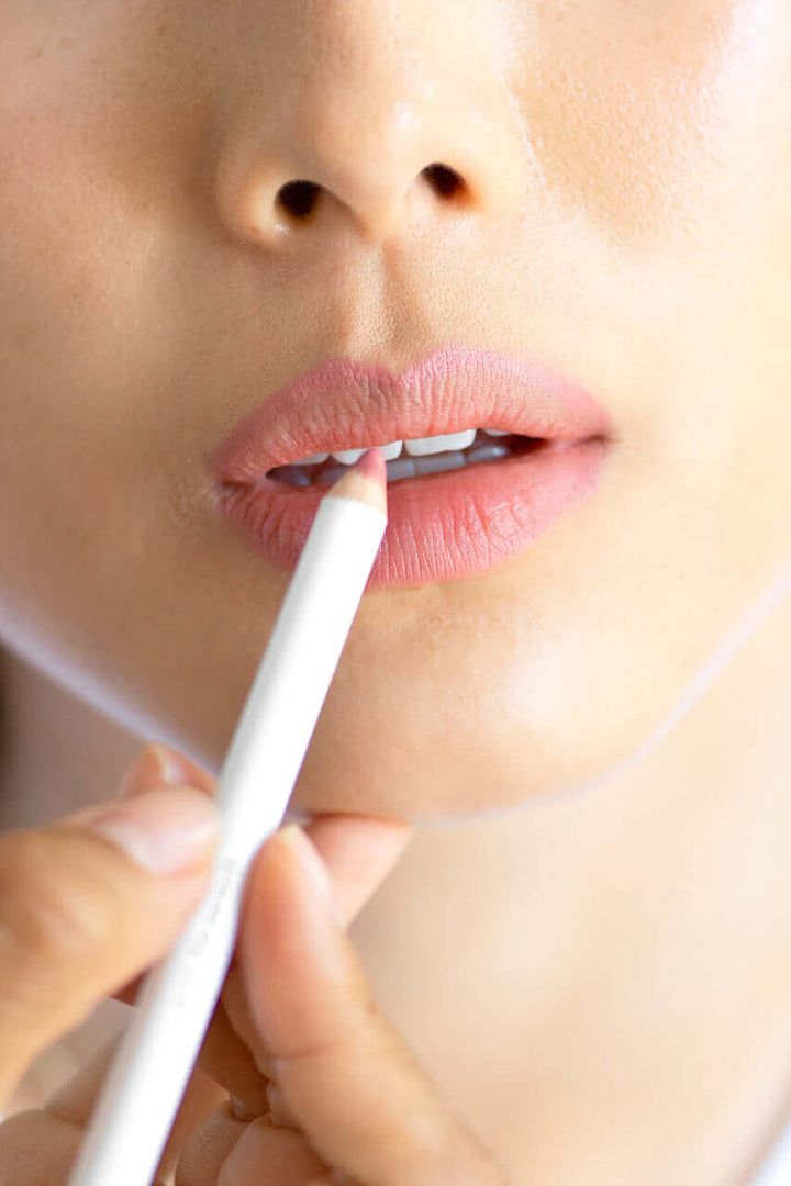 Matte shade lip colour
